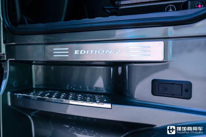 豪华如A型房车限量版底盘改装奔驰Actros Edition 2马匹运输车了解一下(图10)