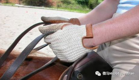 可以穿拖鞋、戴帽子骑马么？(图9)
