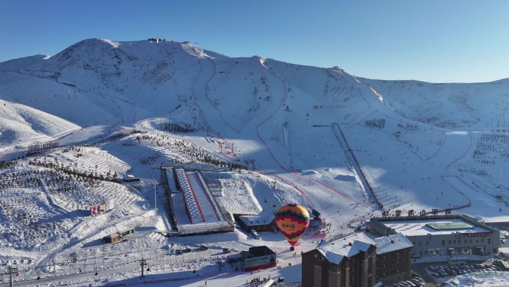 新春走基层 在人类滑雪起源地 上“最幸福的体育课”(图2)