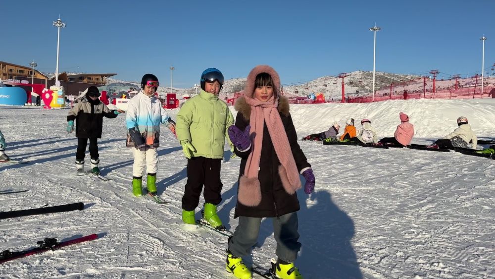 新春走基层 在人类滑雪起源地 上“最幸福的体育课”(图4)