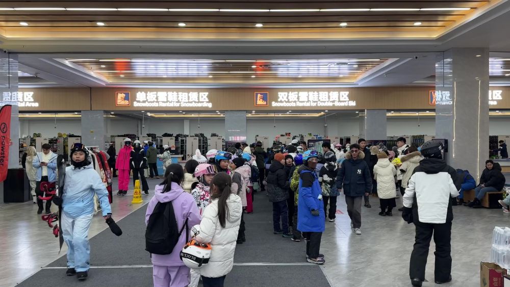 新春走基层 在人类滑雪起源地 上“最幸福的体育课”(图7)
