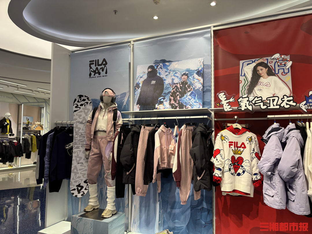 亚冬连线 设计趋向日常化滑雪服成今冬过年新宠