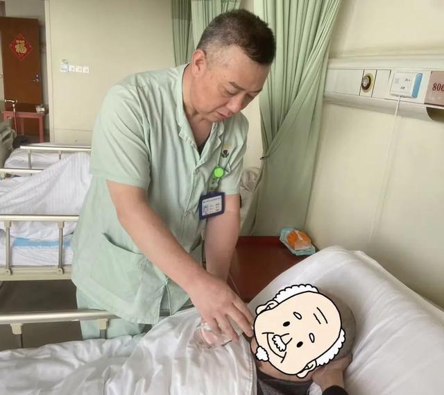 “最美养老护理员”朱亚东：把每位老人当作自己的父母一样照顾(图4)