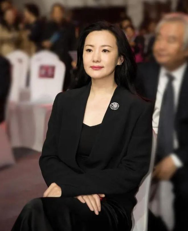 栾树：王菲的初恋男友分手后娶金鸡影后是音乐人也是马术冠军(图23)