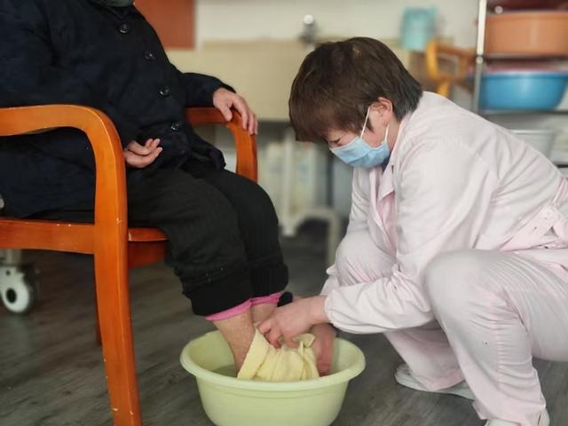 住养老院意味“子女不孝”？这些老人缘何改变了主意(图4)