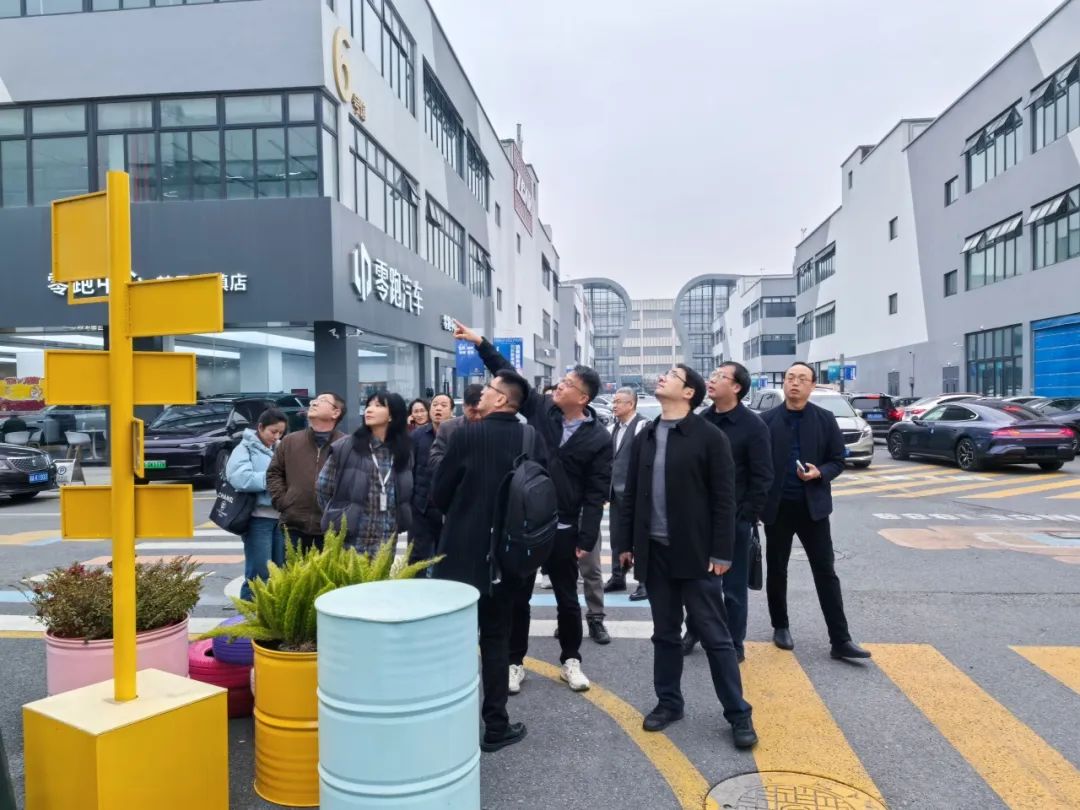 政企跨城联动延宝科技集团携手镇海区一行领导共赴杭州梦马汽车小镇(图8)