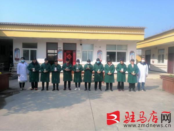 驻马店市康复辅具协会深入重度残疾人集中托养中心看望慰问护理职工(图2)