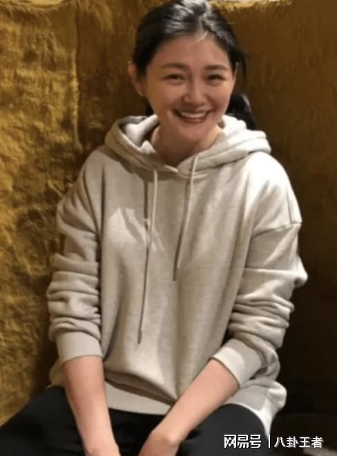 大S女儿骑马画面！完全遗传妈妈身材美貌长得与汪小菲没关系(图3)