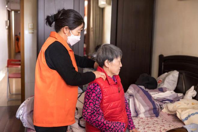“一人一方案”专业“三人团”服务上门丨家庭照护床位