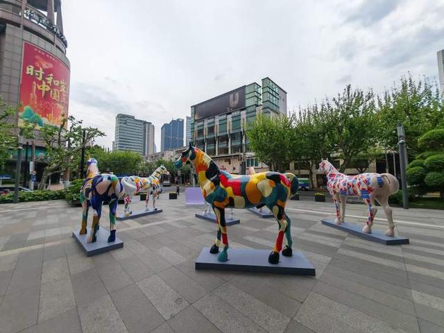 彩绘马雕塑+骑手装备+赛事奖杯 4月21日-5月5日去中信泰富看马文化体验展(图2)