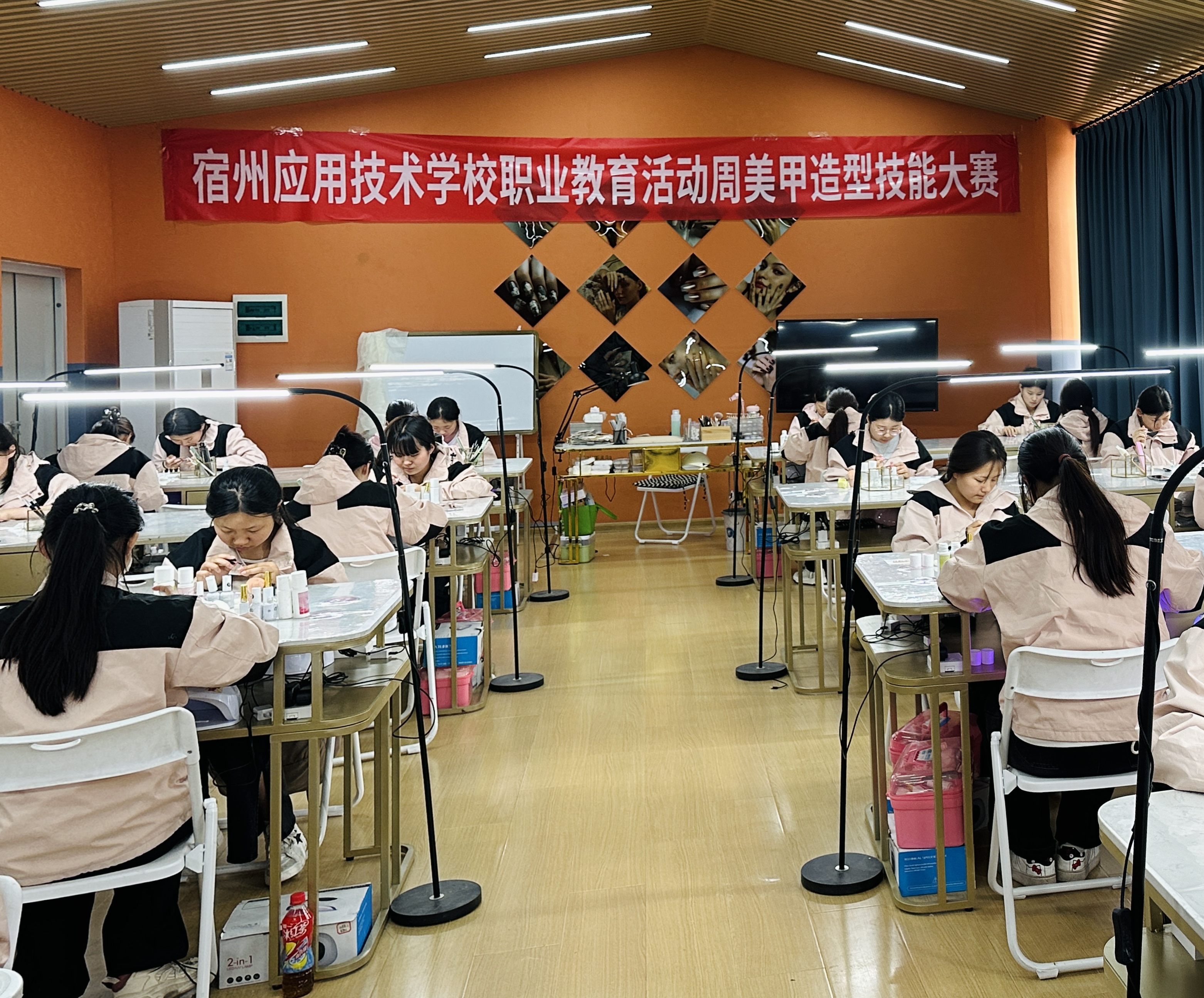 宿州应用技术学校现代艺术系职业教育活动周盛大启幕(图1)