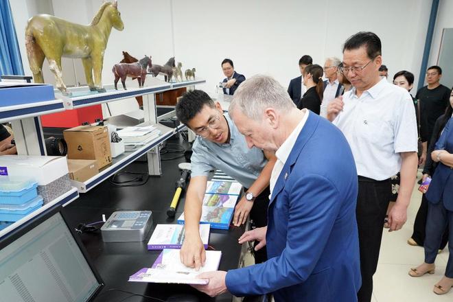 香港赛马会支持新疆开启国家马产业繁荣发展新篇章(图1)