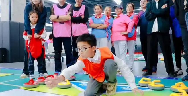 水上独木舟马球：冰球与马术的激情碰撞体验(图1)