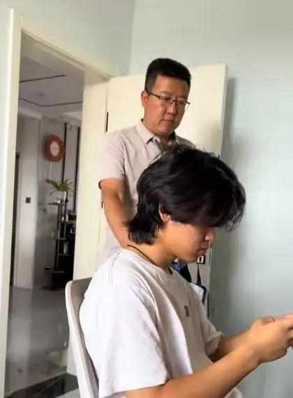 562分男孩被调剂到护理专业全家崩溃痛哭最终决定看哭无数人(图2)