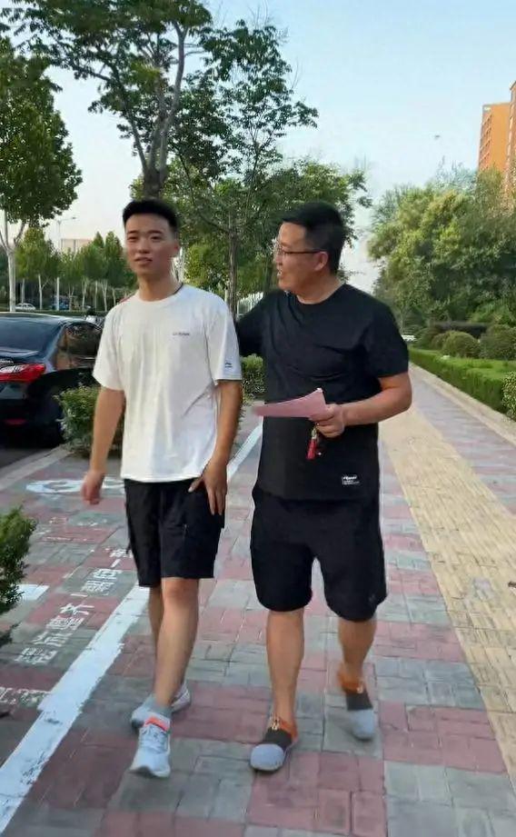 562分男孩被调剂到护理专业全家崩溃痛哭最终决定看哭无数人(图1)
